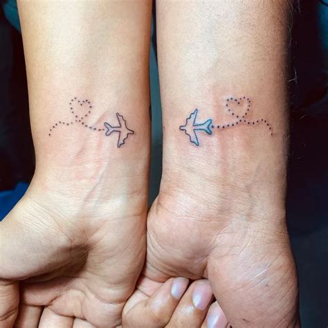 Petit tatouage couple : 30 des plus beaux dessins。